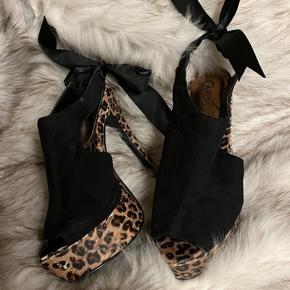 Carlos Santanas bow tie heels , size 7 - Picture 4 of 4